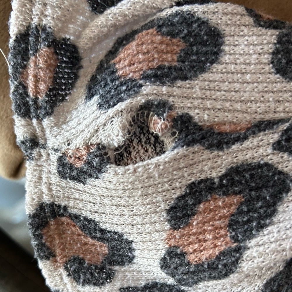 Leopard Top - Picture 2 of 3